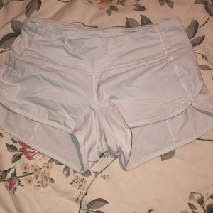 White Lululemon speed up shorts 2.5